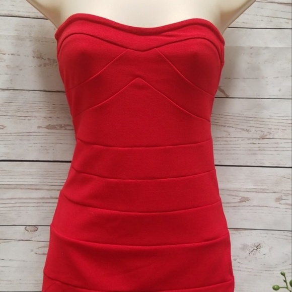 ❌SOLD❌Charlotte Russe Red Strapless Bodycon Dress - Picture 2 of 5